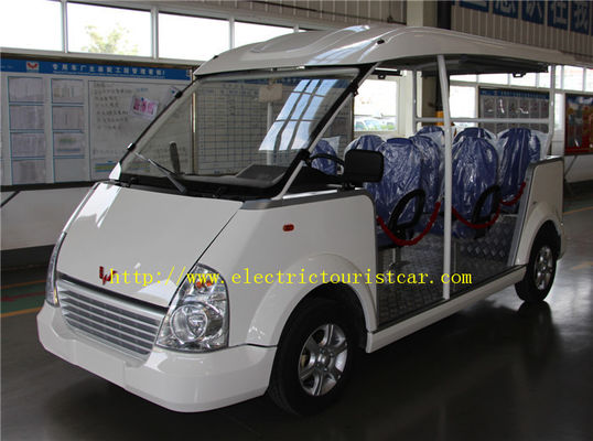 Un bon prix. Voiture de touristes électrique remplie de combustible par essence, tour de véhicule de compagnie d'électricité confortable en ligne