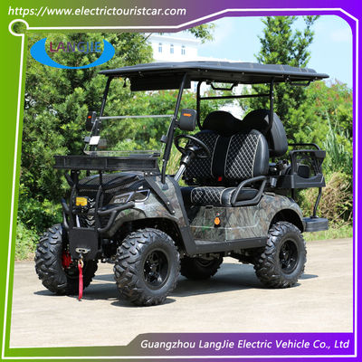 Un chariot de golf électrique à 4 places
